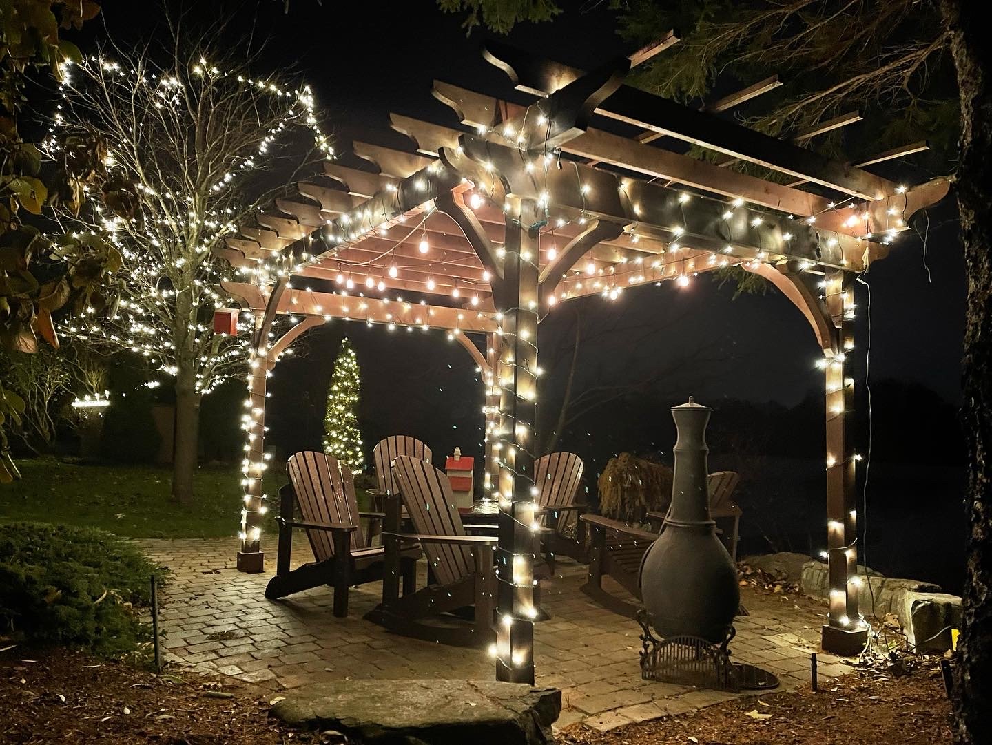 Thunder Bay home outlined with professional holiday lighting