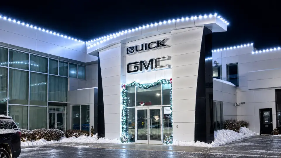 Buick GMC dealership in Thunder Bay with commercial roofline holiday lighting installed by Klix