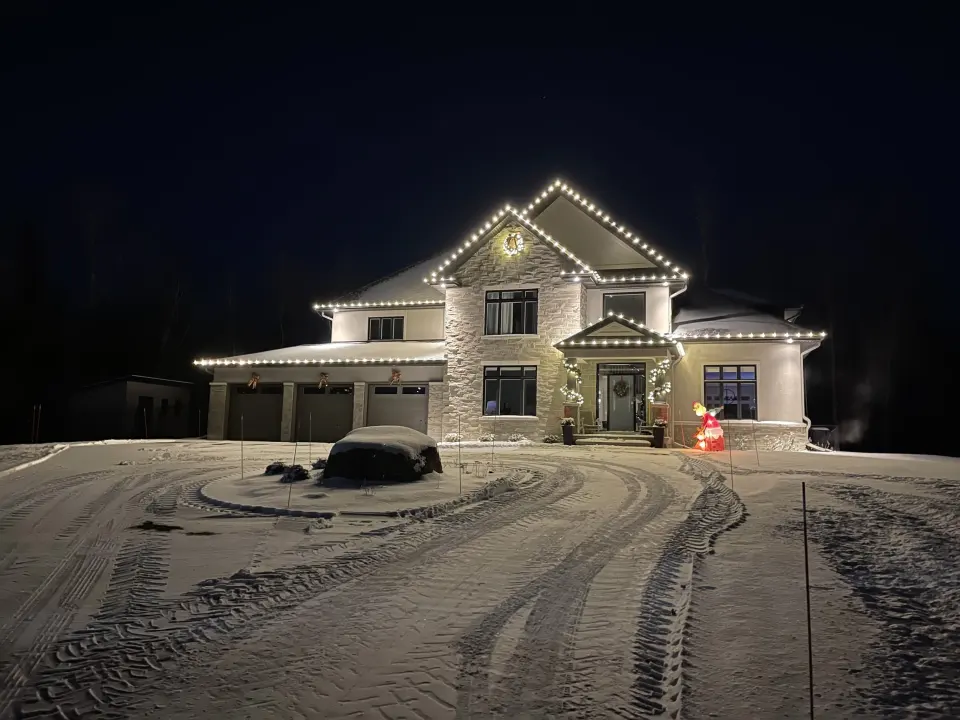 Thunder Bay home with Klix holiday lighting at night
